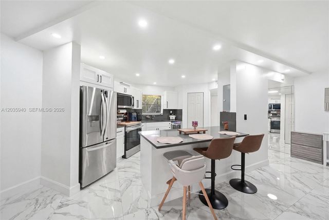 6855 W Broward Blvd 212, Plantation, FL 33317