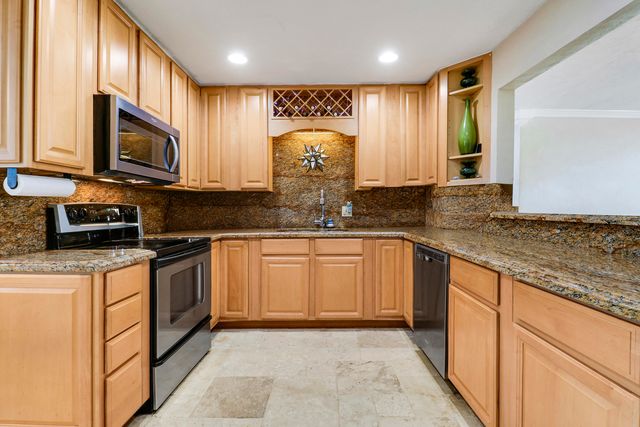 19049 SE Robert Drive, Jupiter, FL 33469