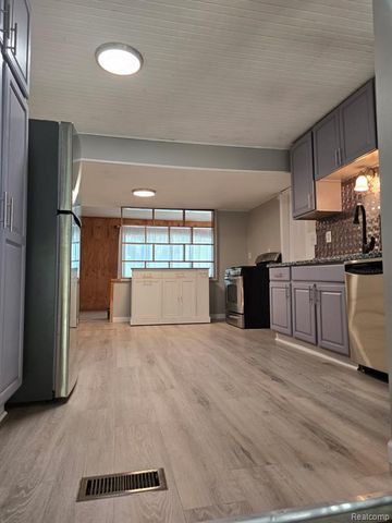 21411 Collingham Avenue, Farmington Hills, MI 48336