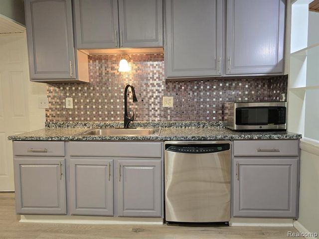 21411 Collingham Avenue, Farmington Hills, MI 48336