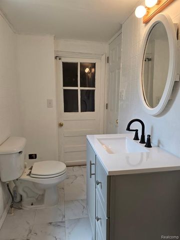 21411 Collingham Avenue, Farmington Hills, MI 48336