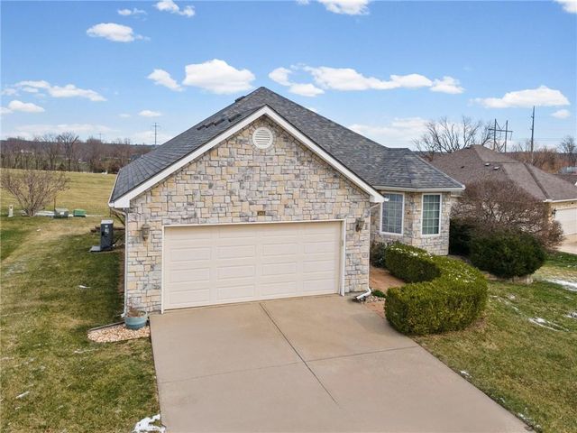 202 Prairie Rose Circle, Smithville, MO 64089