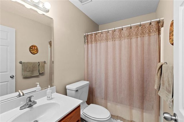 202 Prairie Rose Circle, Smithville, MO 64089