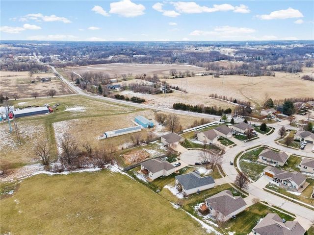 202 Prairie Rose Circle, Smithville, MO 64089