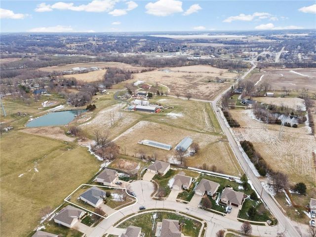 202 Prairie Rose Circle, Smithville, MO 64089