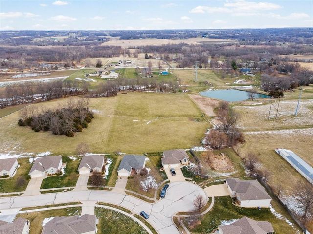 202 Prairie Rose Circle, Smithville, MO 64089