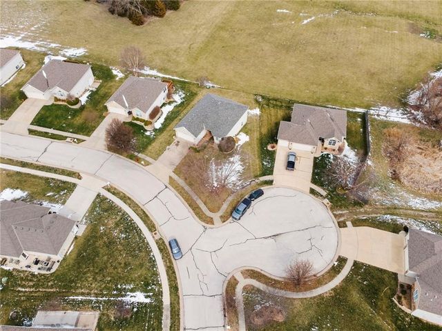 202 Prairie Rose Circle, Smithville, MO 64089
