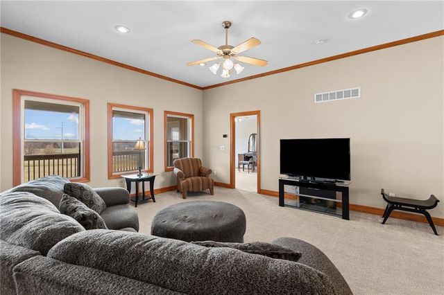 202 Prairie Rose Circle, Smithville, MO 64089