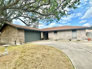1902 Falcon Dr, Portland, TX 78374