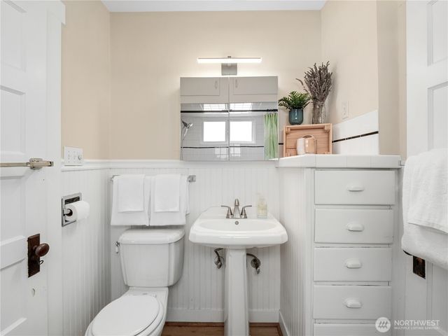 9701 Roosevelt Way NE, Seattle, WA 98115