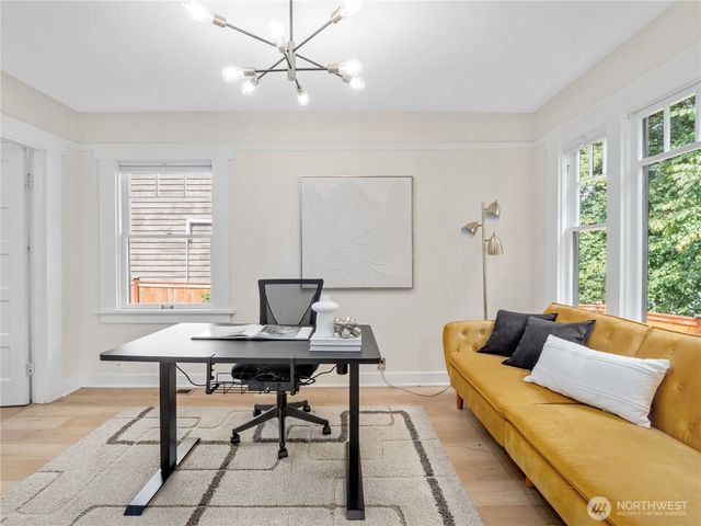 9701 Roosevelt Way NE, Seattle, WA 98115