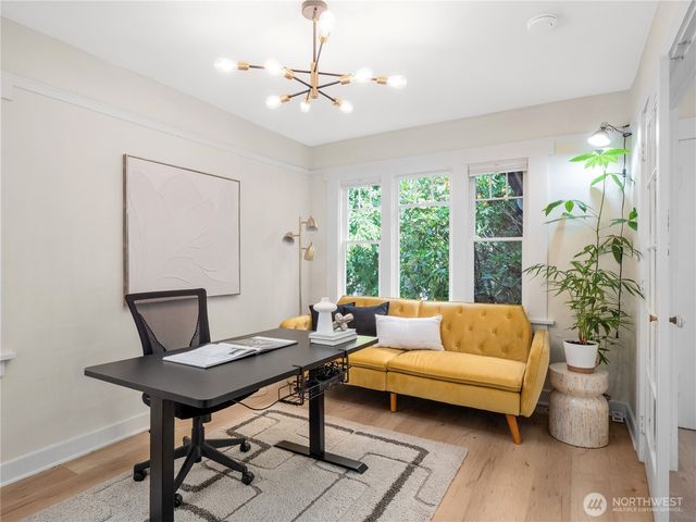 9701 Roosevelt Way NE, Seattle, WA 98115