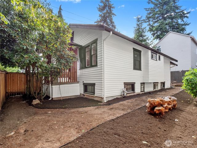 9701 Roosevelt Way NE, Seattle, WA 98115