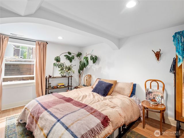 9701 Roosevelt Way NE, Seattle, WA 98115