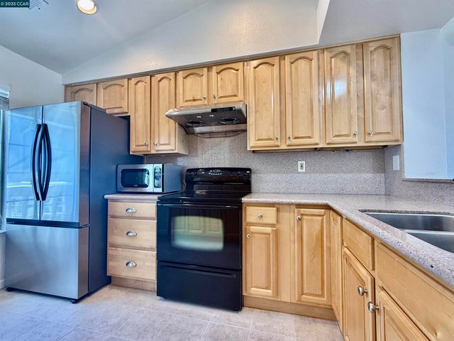 611 Sea Ranch Ct 6, Vallejo, CA 94591