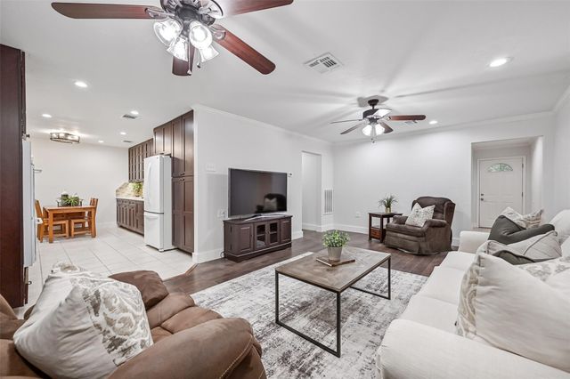 5403 Carmona Lane, Pearland, TX 77584