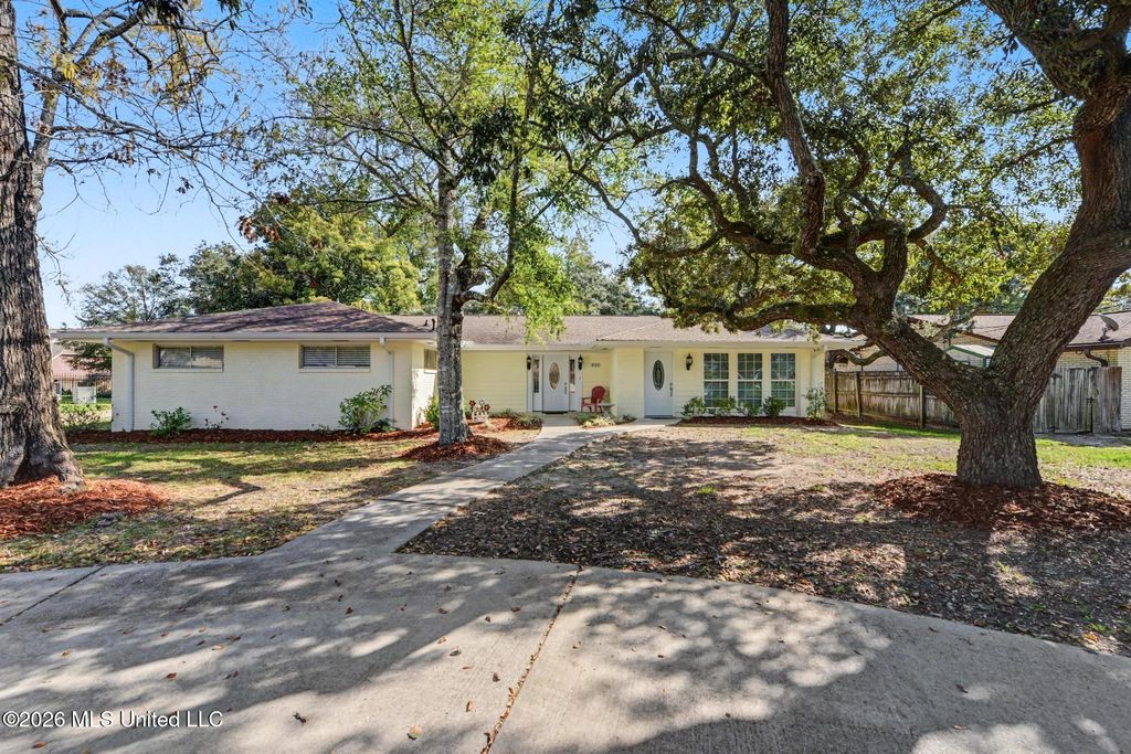 332 Eastview Drive, Biloxi, MS 39531