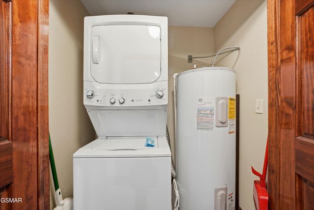 410 Big Bear Way, Pigeon Forge, TN 37863