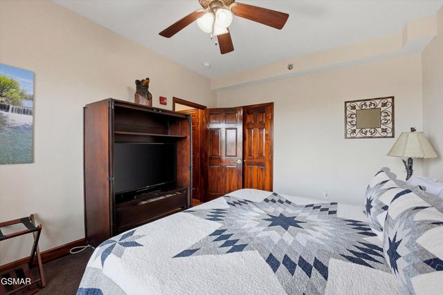 410 Big Bear Way, Pigeon Forge, TN 37863