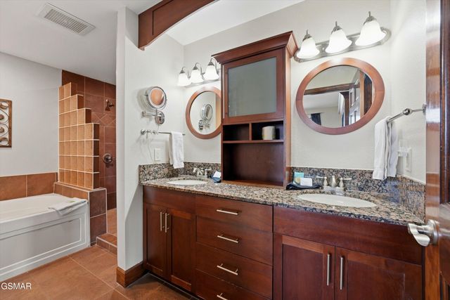 410 Big Bear Way, Pigeon Forge, TN 37863