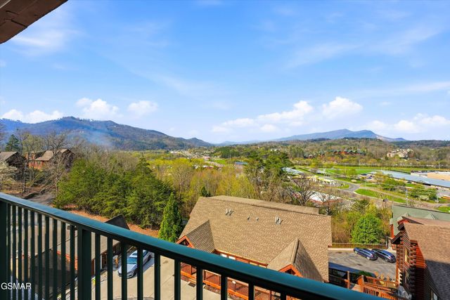 410 Big Bear Way, Pigeon Forge, TN 37863