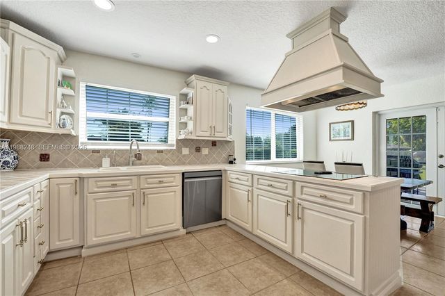 4701 SW 110th Ave, Davie, FL 33328