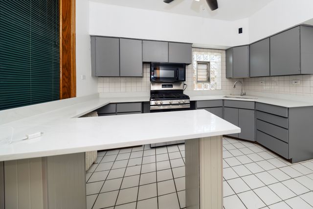 5104 W Hutchinson Street 2, Chicago, IL 60641