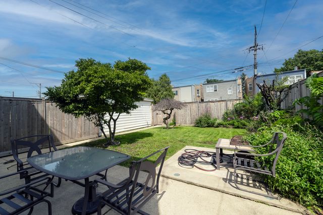 5104 W Hutchinson Street 2, Chicago, IL 60641