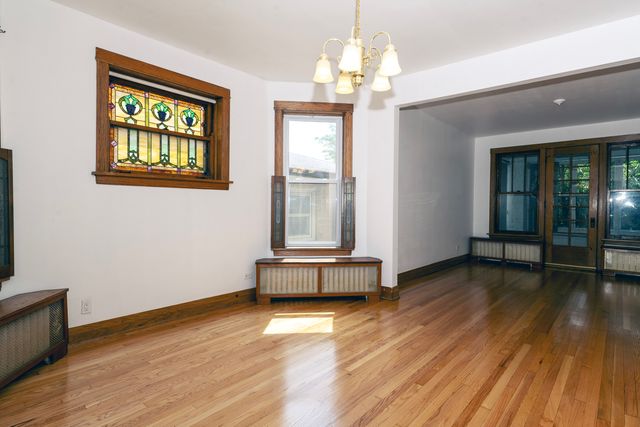 5104 W Hutchinson Street 2, Chicago, IL 60641