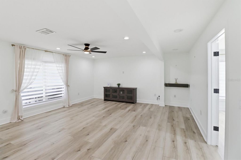 Image 19 of property listing at 16948 CORNER HILL COURT, Orlando, FL 32820