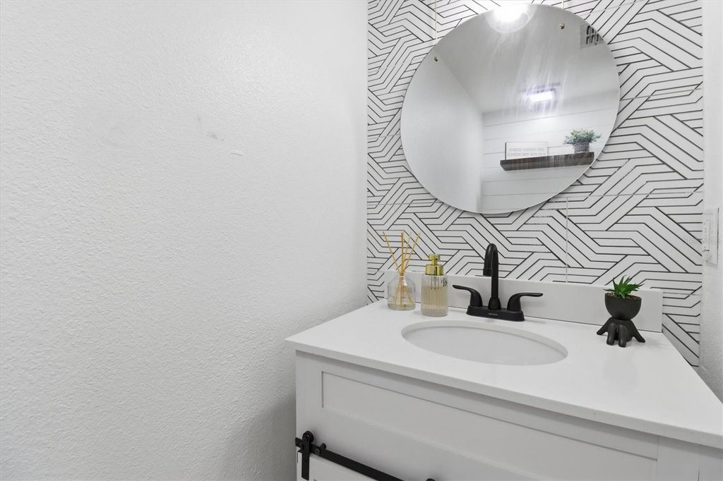 Image 20 of property listing at 16948 CORNER HILL COURT, Orlando, FL 32820