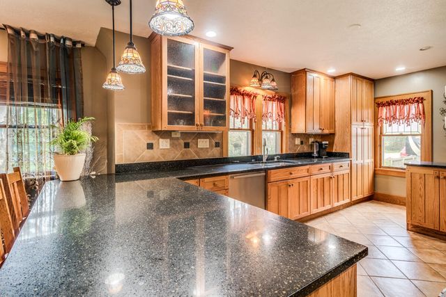 15 Pioneer Street, Battle Creek, MI 49015