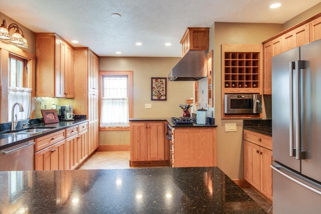15 Pioneer Street, Battle Creek, MI 49015