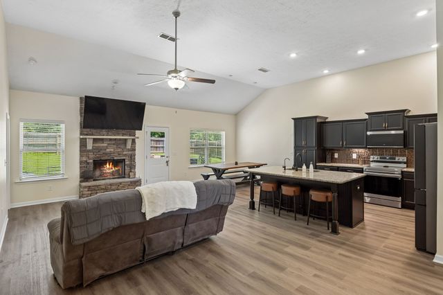 1138 Starhurst Dr, Murfreesboro, TN 37128