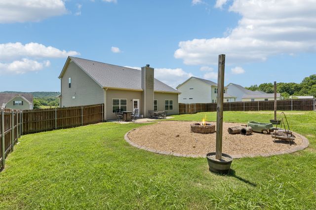 1138 Starhurst Dr, Murfreesboro, TN 37128