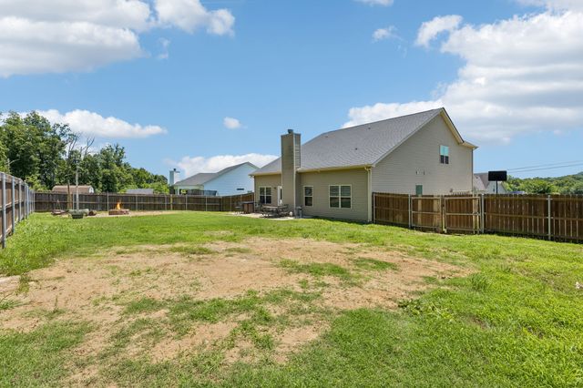 1138 Starhurst Dr, Murfreesboro, TN 37128