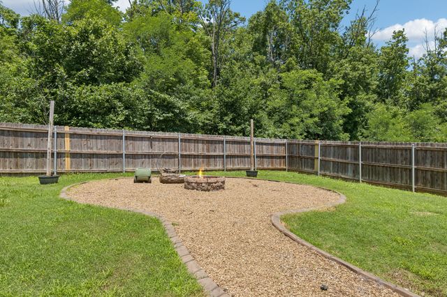 1138 Starhurst Dr, Murfreesboro, TN 37128