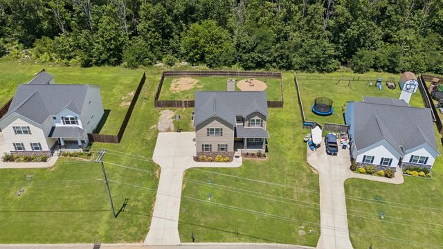 1138 Starhurst Dr, Murfreesboro, TN 37128