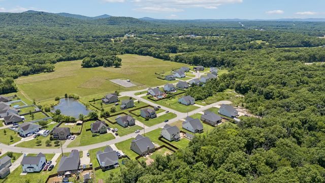1138 Starhurst Dr, Murfreesboro, TN 37128