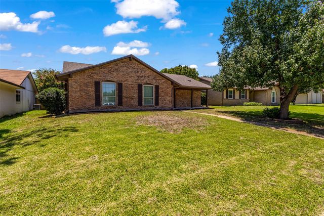 1644 Glenhill Lane, Lewisville, TX 75077