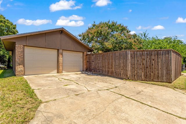 1644 Glenhill Lane, Lewisville, TX 75077