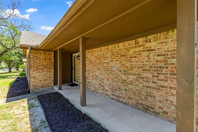 1644 Glenhill Lane, Lewisville, TX 75077