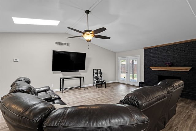 1644 Glenhill Lane, Lewisville, TX 75077
