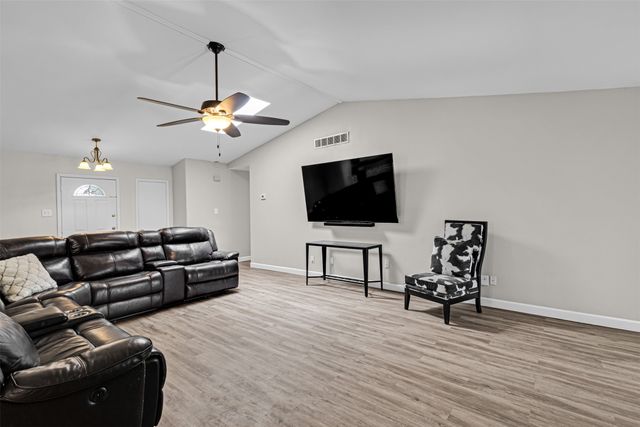 1644 Glenhill Lane, Lewisville, TX 75077
