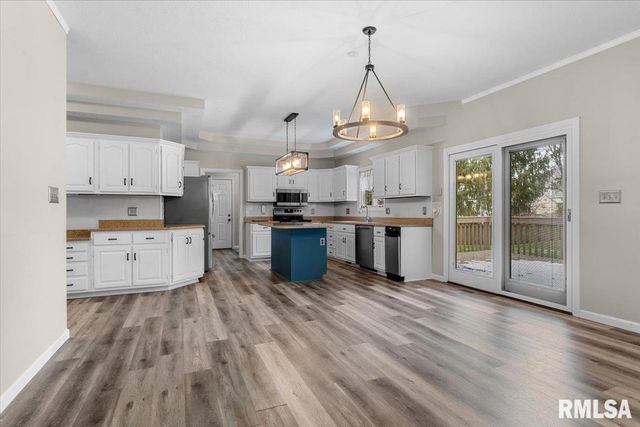 2315 CHESAPEAKE Landing, Springfield, IL 62712