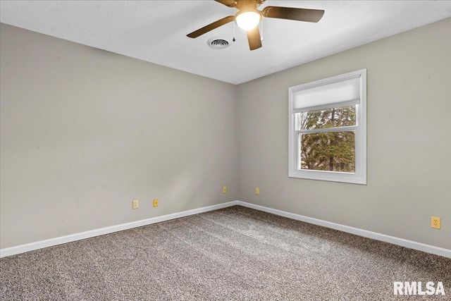 2315 CHESAPEAKE Landing, Springfield, IL 62712