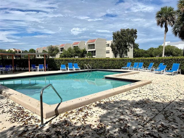182 Lakeview Dr 204, Weston, FL 33326
