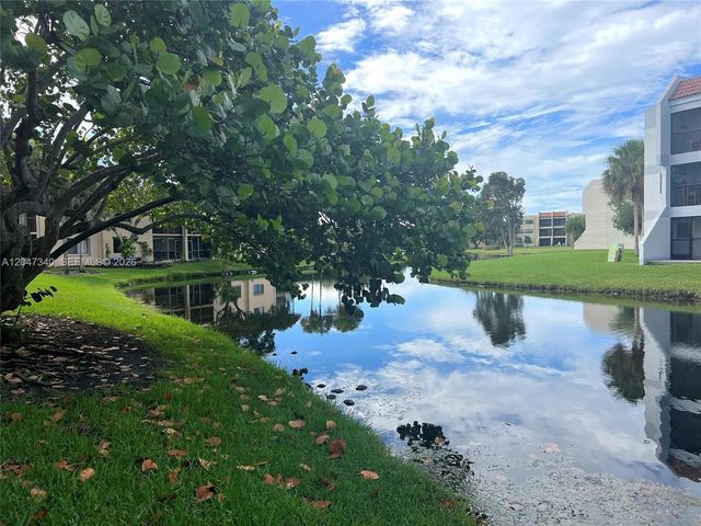 182 Lakeview Dr 204, Weston, FL 33326