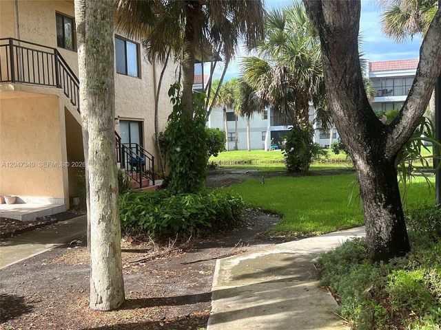 182 Lakeview Dr 204, Weston, FL 33326