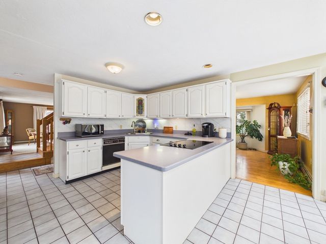 50 Prospect Ave, Hull, MA 02045